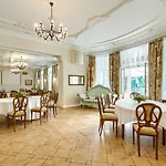 Ξενοδοχείο με διαμερίσματα Palac Zdunowo 4*