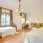 Ξενοδοχείο με διαμερίσματα Palac Zdunowo 4*